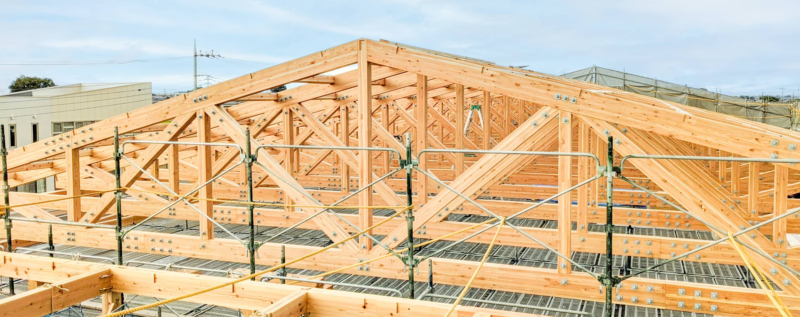 木材を活用した建築途中の建物のイメージ