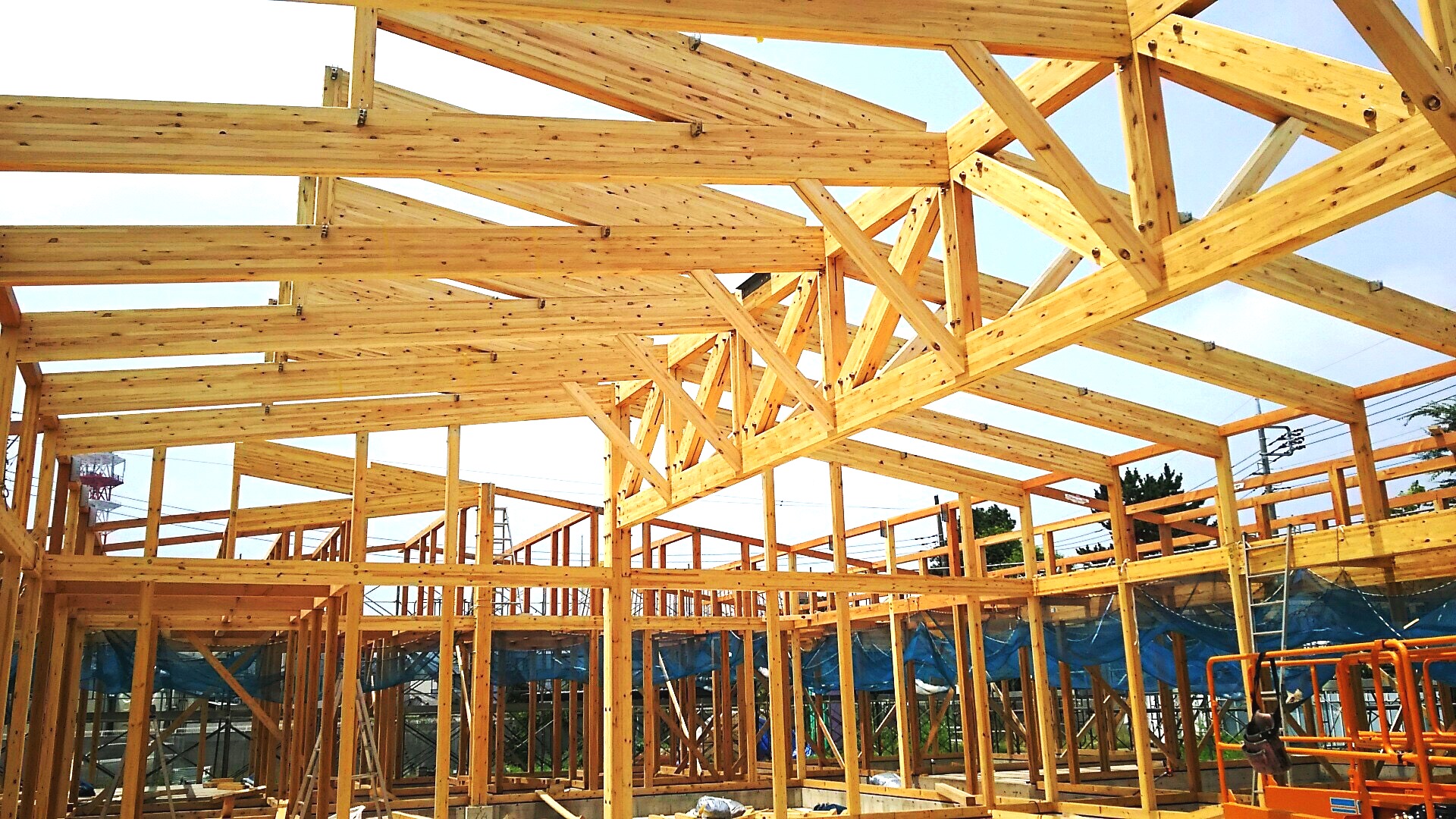 群馬県　某幼稚園（木造軸組構法　製作金物接合　平行弦トラス）