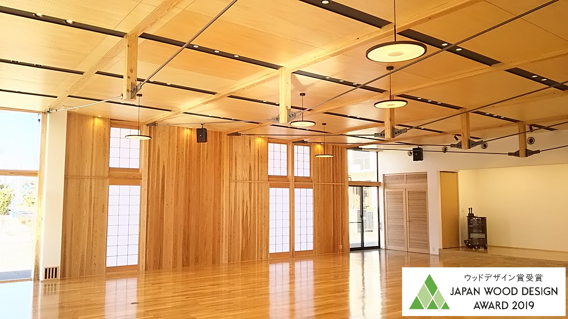 某集会所完成（『CLT＋軸組』工法）