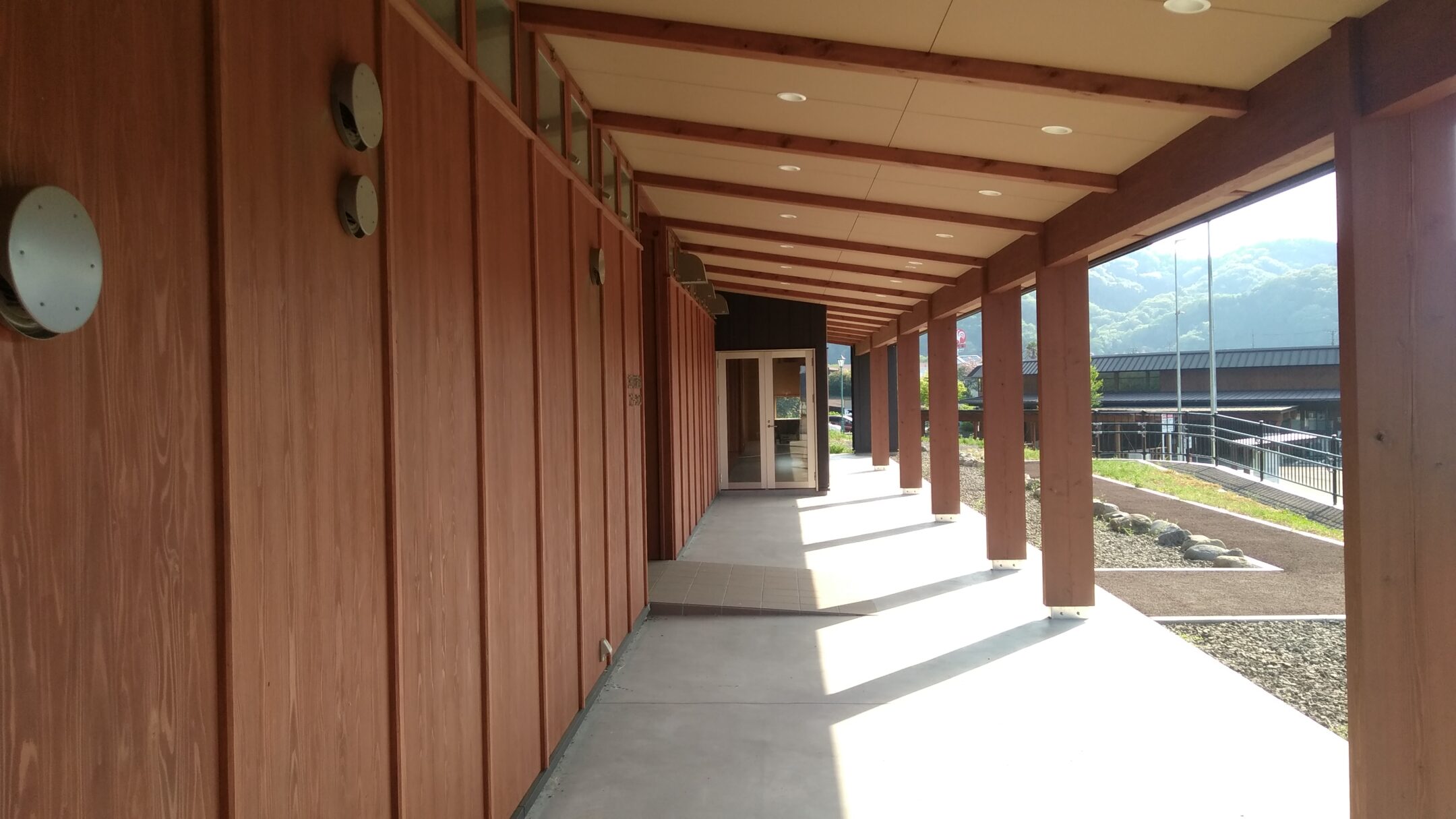 某道の駅施設（『CLT＋軸組』工法）