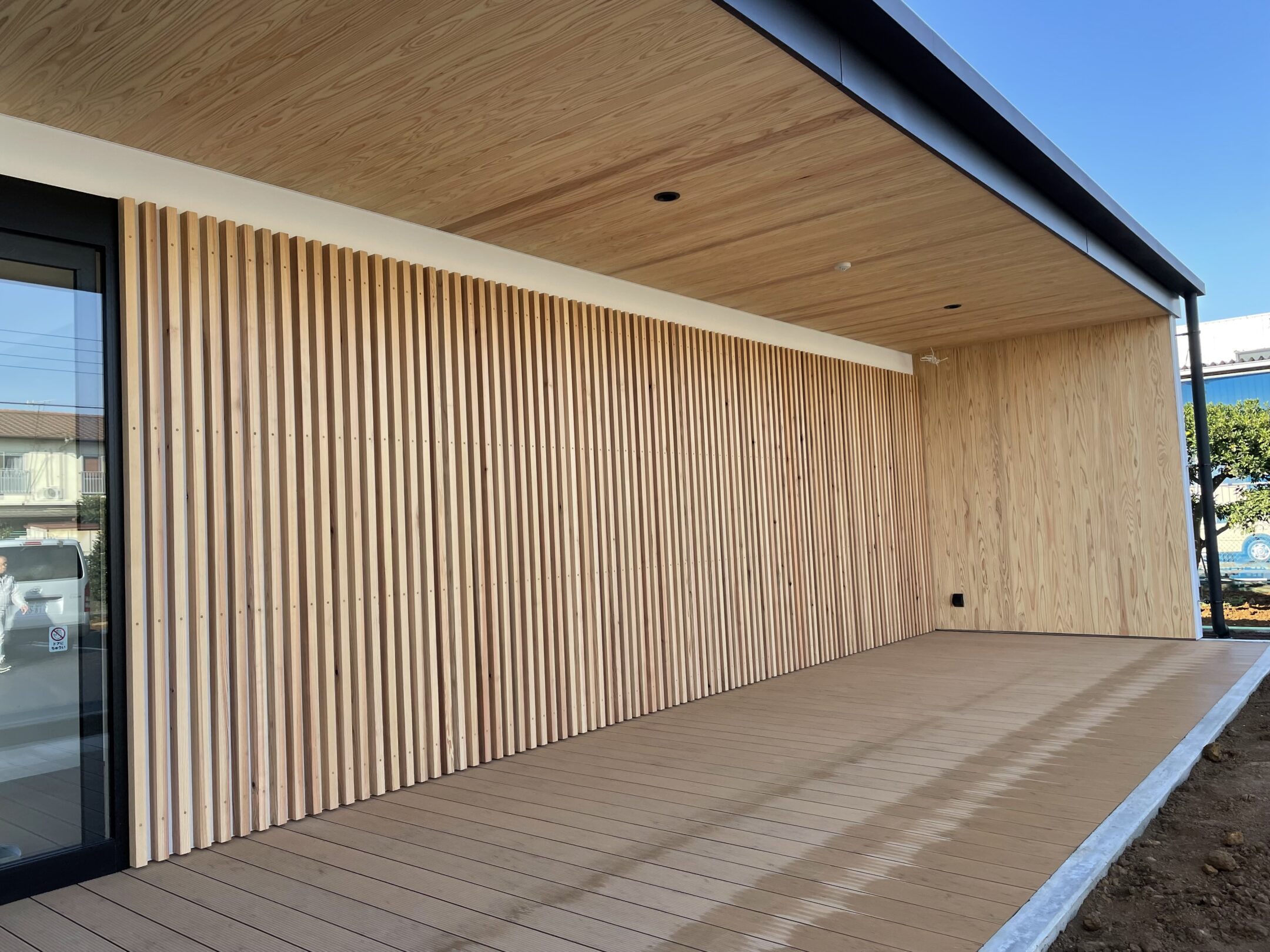 某店舗（羽目板・ﾙｰﾊﾞｰデッキ施工）