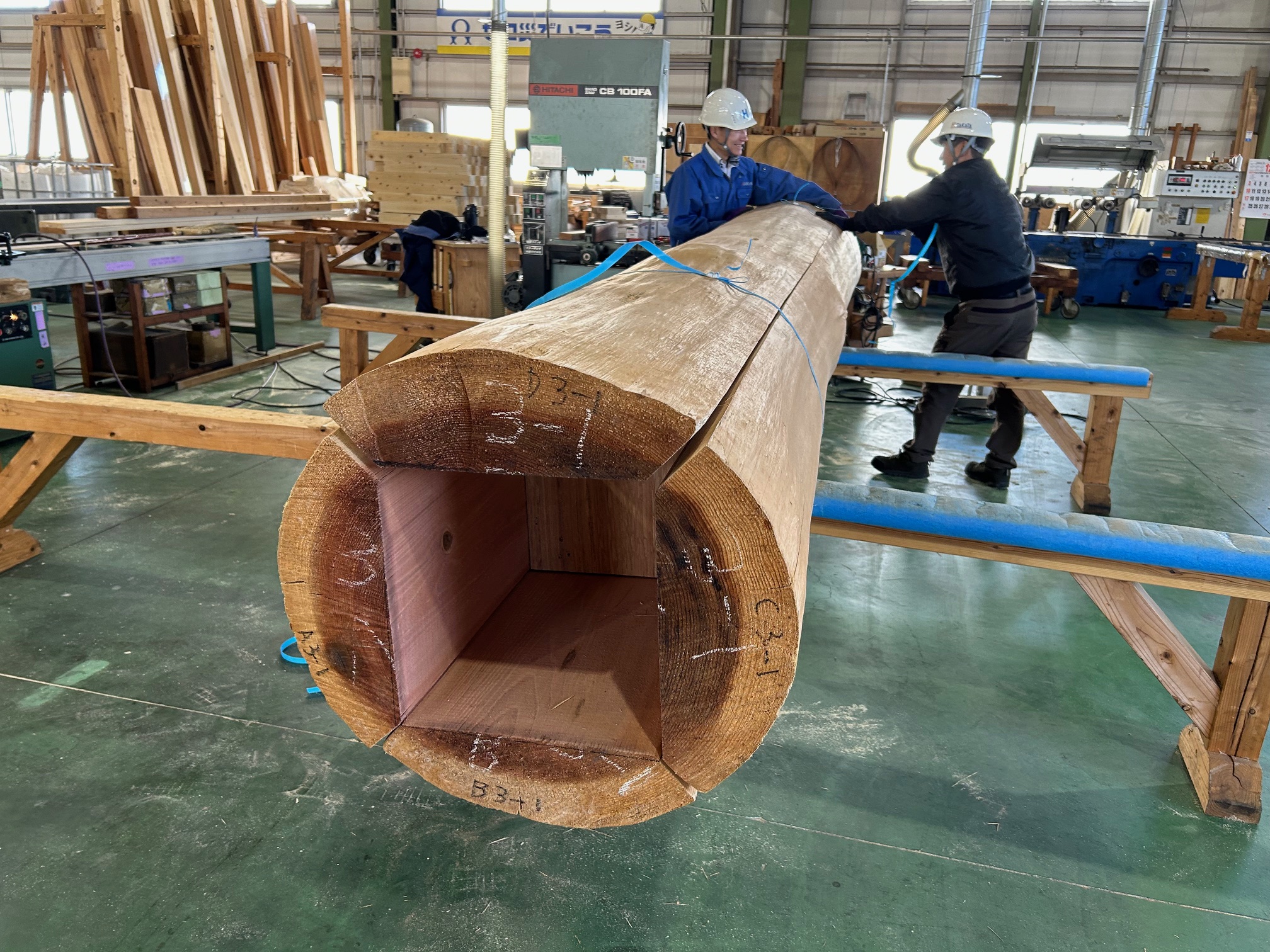 某施設　杉四つ割